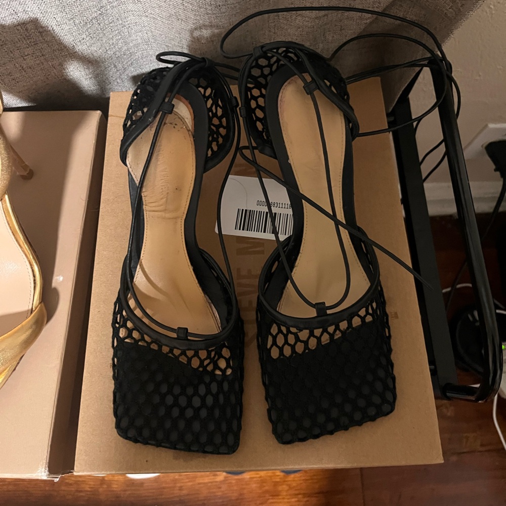 Bottega Veneta Black Heels Elegant Strappy Design